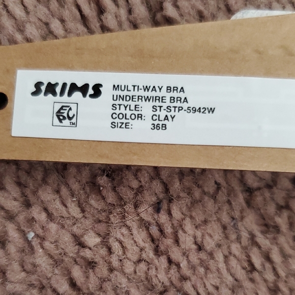 SKIMS Clay Multi Way Underwire Bra - Picture 3 of 8